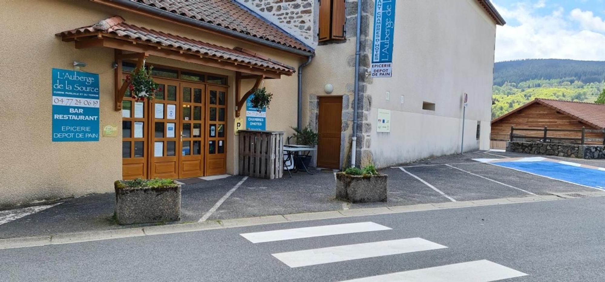 L'Auberge De La Source La Valla-sur-Rochefort Luaran gambar