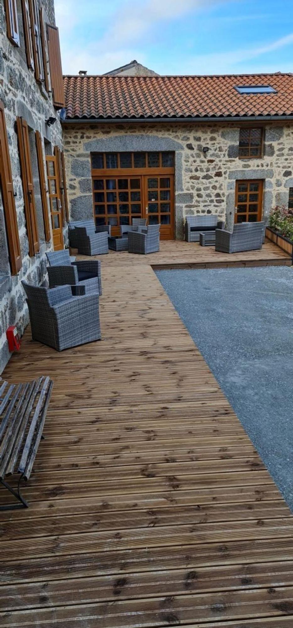 L'Auberge De La Source La Valla-sur-Rochefort Luaran gambar